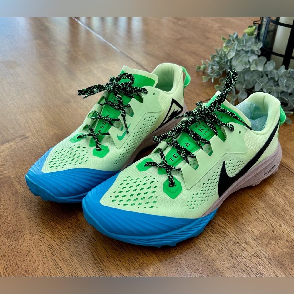 Nike Air Zoom Terra Kiger 6 women’s size 8